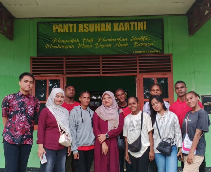 Kegiatan Kunjungan Panti Asuhan Kartini oleh  Organisasi KOMPAS SMKS Kesehatan Yaleka maro Merauke